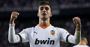 The youngster has not renewed his contract with his current club, and it is now barcelona who have shown their interest for one of laliga's emerging stars. Barcelona Retain Interest In Valencia Contract Rebel Ferran Torres 90min