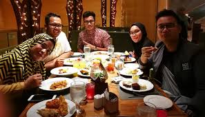 Puasa sendiri menjadi salah satu rukun islam yang ketiga dimana setiap muslim mengerjakan kewajiban untuk berpuasa tersebut. Buka Puasa Di The Westin Hotel Kuala Lumpur Mawardi Yunus