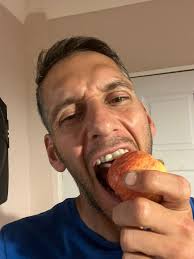 Hi guys, really messed up today and haven't prepped any food, there is a  Sainsbury's where I'm due to have my short break at 5pm, can anyone  recommend something filling for me