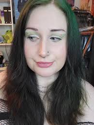 Frog TikTok look recreation with shaky hands