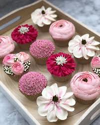 Tutoriels De Fleurs De Creme Au Beurre Cupcakes Gateau Buttercream Flowers Tutorial Frosting Flowers Creative Cupcakes