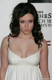 Shannon Woodward - Free pics, galleries & more at Babepedia