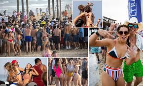 South padre island campgrounds and restaurants. Covid Us Spring Breakers Ditch Masks And Social Distancing Rules On South Padre Island Texas Daily Mail Online