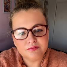 I'm looking to rehome my 1 year old dog, I have tried rehoming shelters and  everywhere seems to be too full. She needs alot of time and attention and  unfortunately I can't