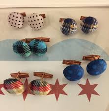 Indulge them with a diy photo frame that is as cute as a button, and perfectly deserving of cute with an old frame, some buttons and glue, you can have a cute as a button diy photo frame ready. Diy Button Cufflinks Cufflinks Diy Cufflinks Convention Gifts