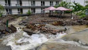 Unwetter in düsseldorf überflutet keller und unterführungen foto: Hochwasser In Nrw Feuerwehrmann Kommt Bei Rettungseinsatz Ums Leben Hagen Ruft Notstand Aus Welt