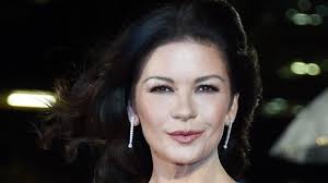 The actress left little to the imagination in the 1990 film les 1001 nuits. Catherine Zeta Jones Feiert Geburtstag Keinen Tag Gealtert So Umwerfend Ist Die Oscar Preistragerin Mit 51 News De