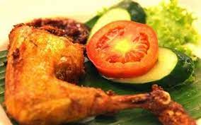 Goreng ayam di dalam minyak yang sudah dipanaskan di atas api sedang hingga kecoklatan. Ayam Goreng Alchetron The Free Social Encyclopedia