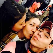 Encarcelan a madre acusada de asesinar a sus hijos en Santa Cruz