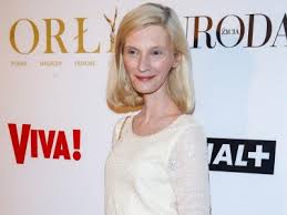 Mierząca 172 cm, niezwykle szczupła blondynka o eterycznej urodzie szybko zaczęła robić karierę. Agata Buzek Kim Jest Wiek Wzrost Waga Instagram Maz Kariera