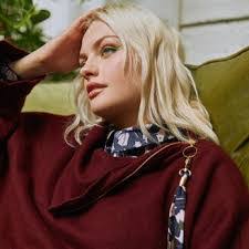 Emily Cable's Instagram, Twitter & Facebook