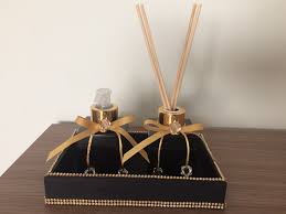 Kit Banheiro Com Bandeja Saboneteira E Difusor Detalhes Em Dourado Saboneteira Ideias Para Festas Decoracao Banheiro