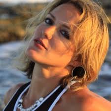 Eileen Ch Cartwright (@ellenchm)