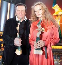 И то, и другое актрисе удается с лихвой. Yuliya Peresild Semya Muzh Deti Yuliya Peresild Obruchyonnaya S Aktyorstvom