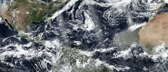 Der feine sand setzte sich auf autos und töffs ab. Wie Saharastaub Die Entwicklung Von Hurrikans Auf Dem Atlantik Beeinflusst