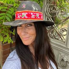 Alison Wade (@imalisonwade)