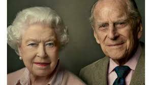 Elisabetta ii, cappotto verde e foulard la regina dopo il giubileo torna a londra in treno. K49c4ckktdtnxm