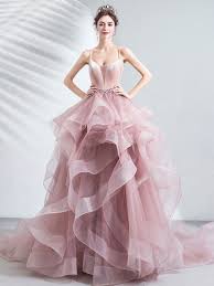 Se quando ti immagini al matrimonio di tua figlia, tua cugino o di una tua amica ti pensi in un abito da cerimonia rosa antico, ti consigliamo questo delizioso. Abito Rosa Antico Con Gonna Vaporosa E Scollatura Profonda
