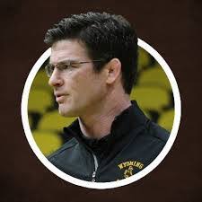 Zach Beard's Instagram, Twitter & Facebook