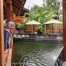 Lokasi cafe ini berada di desa penambangan kec. Kampung Coklat Blitar Wisata Edukasi Bertema Coklat Di Blitar