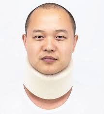 Les colliers souples pour les entorses bénignes et les torticolis, les. Chine Cs001 Collier Cervical Mousse Souple Cou Des Accolades Pour Adultes Ou Enfants Couleur Personnalisee Taille Logo Paquet Acheter Collier Cervical Mousse Orthopedique Cou Accolades Sur Fr Made In China Com