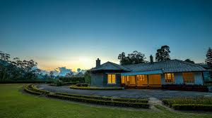 British Colonial Bungalow - Whitetrip