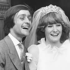 Recordamos la boda de los padres de Hugh Grosvenor en 1978: con la tiara de  una princesa rusa, cerca de la mansión familiar y tras un romance  apasionado