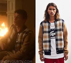 Pictures and videos of aron. Aron Piper Fashion Clothes Style And Wardrobe Worn On Tv Shows Shop Your Tv