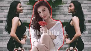 Tak kalah dengan sang kakak, damas juga memiliki paras rupawan yang berhasil menarik. Digilai Banyak Pria Ariel Tatum Malah Ditolak Mentah Mentah Saat Coba Sentuh Cowok Ini Aw Malunya Halaman 2 Tribun Jatim