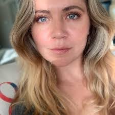 Samantha Avery's Instagram, Twitter & Facebook