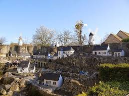 Le Village Miniature D Eugene Choffat A Courtillers Village Miniature Le Village Village