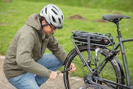 E Bike Wartung So Pflegst Du Dein Fahrrad Und Den Akku E Bike Fahrrad Fahren