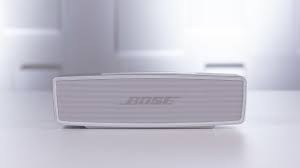 The bose soundlink mini ii seems to improve on the few weak areas of the original by beefing up battery life, improving pairing, and adding speakerphone. Bose Soundlink Mini 2 Special Edition Im Test Never Change A Running System