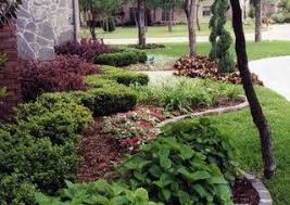Pin By Debbie Mathers On Yard Traditional Landscape Landscape Design Front Yard Landscaping
