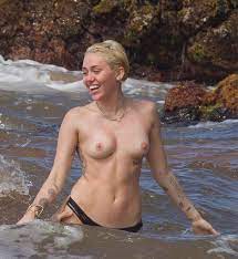Topless celebrities - 76 photo