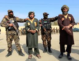Os talibãs foram condenados internacionalmente pela aplicação severa da xaria, que resultou no tratamento brutal de muitos afegãos, especialmente as mulheres.66 os taliban fecharam todas as. Talibas Negam Planos De Cessar Fogo No Afeganistao Mundo G1