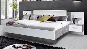 Das schlafzimmer programm zen ist ein modernes, hochwertiges und gleichzeitig sehr preiswertes schlafzimmer aus massiver, gedämpfter rotkernbuche die mit hartwachsöl behandelt wurde. Pin Auf Ideas For The Bedroom