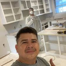 ✝️📸El Vaticano ha compartido las primeras imágenes del papa Francisco en  el féretro de madera en la capilla de Santa Marta.