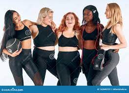 Internationale Fitnessgruppe Junger Mädchen Stockfoto - Bild von  athletisch, titten: 162840722