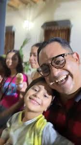 Luego de disfrutar una jornada de cine en movimiento en la casa de la  cultura de #Yaritagua, nos vinimos a Rollitos Mágicos, a disfrutar de unos  ricos helados. , @naileduarte