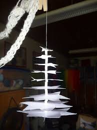 Auch In Weiss Wirken Die Tannenbaume Super Bastelideen Kindergarten Weihnachten Winterdeko Basteln Winterdeko