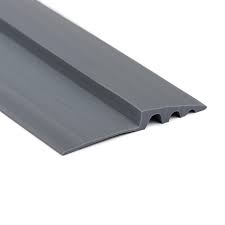 Einfach teppich gerade abschneiden, profil drauf und zusammendrücken,klebestreifenabdeckung entfernen und ankleben. Teppich Abschlussprofil Grau Bxh 30x9mm Sonstige Profile Gummiprofile Technikplaza