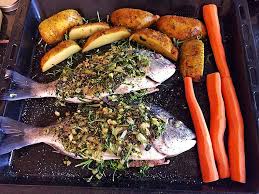 Dorade Im Backofen Ein Leckeres Rezept Aus Der Kategorie Fisch Bewertungen 5 Durchschnitt O 4 3 Dorade Backofen Dorade Rezept Lebensmittel Essen