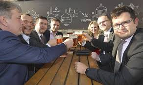 Podpořit předsedu čssd a premiéra bohuslava sobotku k pomníku tgm na. Stranicke Referendum Konci Clenove Cssd Chteji Jit Do Vlady S Babisem E15 Cz