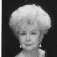 Lorena Barton's Instagram, Twitter & Facebook