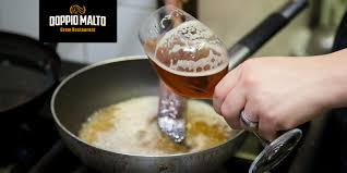 Il risotto alla birra è un primo piatto particolare e saporito, una pietanza facile da preparare in pochissimo tempo, ideale per un pranzo o una cena tra amici. Risotto Alla Birra Un Classico Per Tutte Le Stagioni Doppio Malto