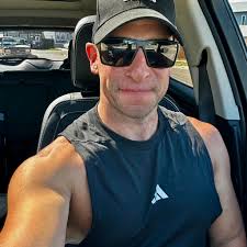 What lakes are good for on-ice content in Banff and Canmore?