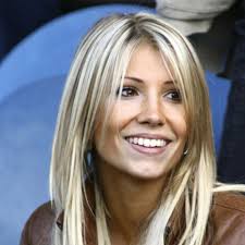 Rosenfeld este campioana locală din provincie la săritura înălțime, alergare 1000 și 2000 de m. Alexandra Rosenfeld A Accouche Gala