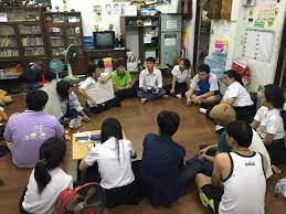 ช มชน ท ม อ ดมการณ การทำงานด านส งคม ภายใต สโลแกน ศ กษาป ญหา พ ฒนาบ คคล พ ฒนาส งคม อย ก นในคณะท หลากหลายแต อย เป นครอบคร วเด ยวก น pound