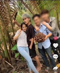 Ngoài các thiên thạch trong khí quyển và các vệ tinh quỹ đạo thấp thì chuyển động biểu kiến chính của các thiên thể trên bầu trời trái đất là sang phía tây với tốc độ 15° một giờ hay 15' một phút. Thien An Tá»«ng La Nang ThÆ¡ Cá»§a Jack NhÆ°ng Bá»‹ Chinh Fan Táº©y Chay Vi Nghi Váº¥n Phim Giáº£ Tinh Tháº­t